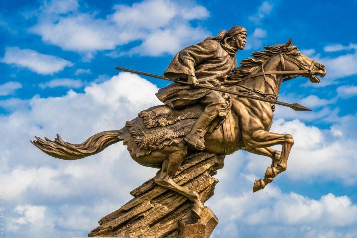 benin gouvbj president website bio guera horse statue nk maybe chongryong mansudae 3